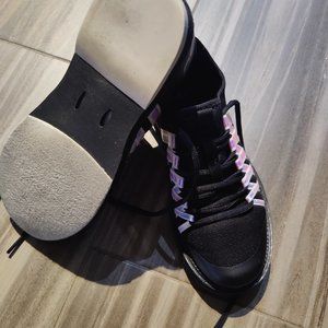 Ladies bowling shoes